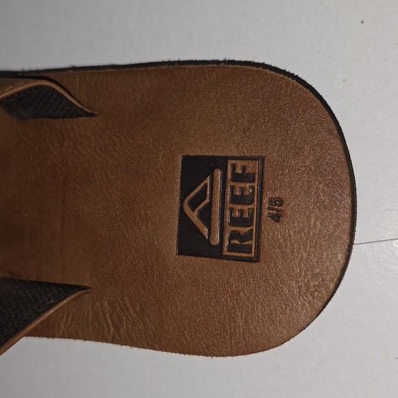 Reef boys leather flip flops Size 4/5 - Picture 7 of 14